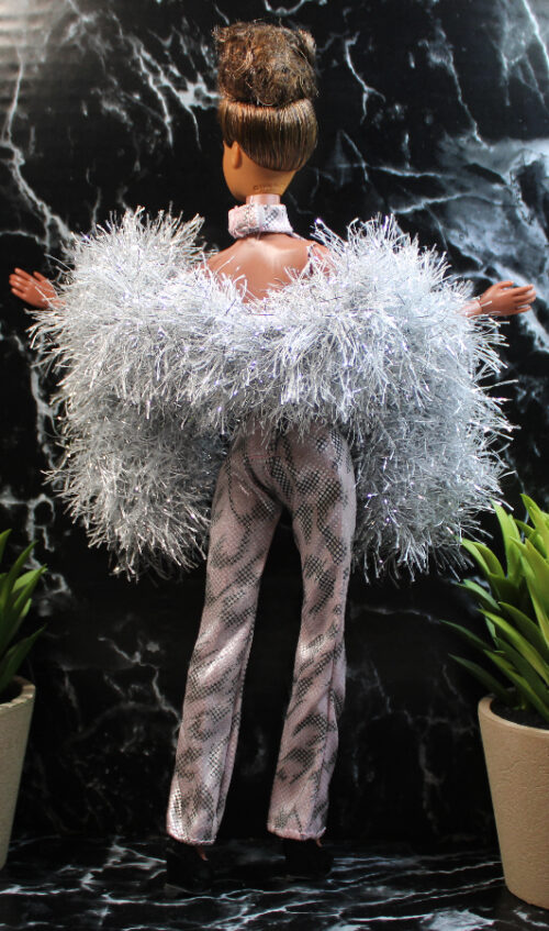 Wrap: Boa Feathery Sparkle - Silver Bullet - Image 4