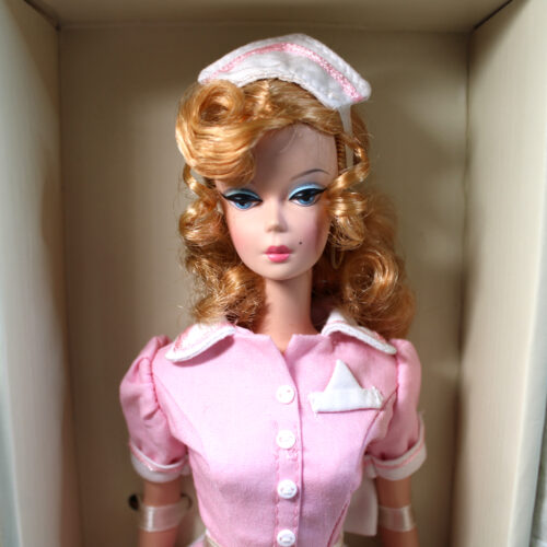Silkstone: Barbie Fashion Model Collection "The Waitress" /2005 J8763 - (Dressed, Boxed)