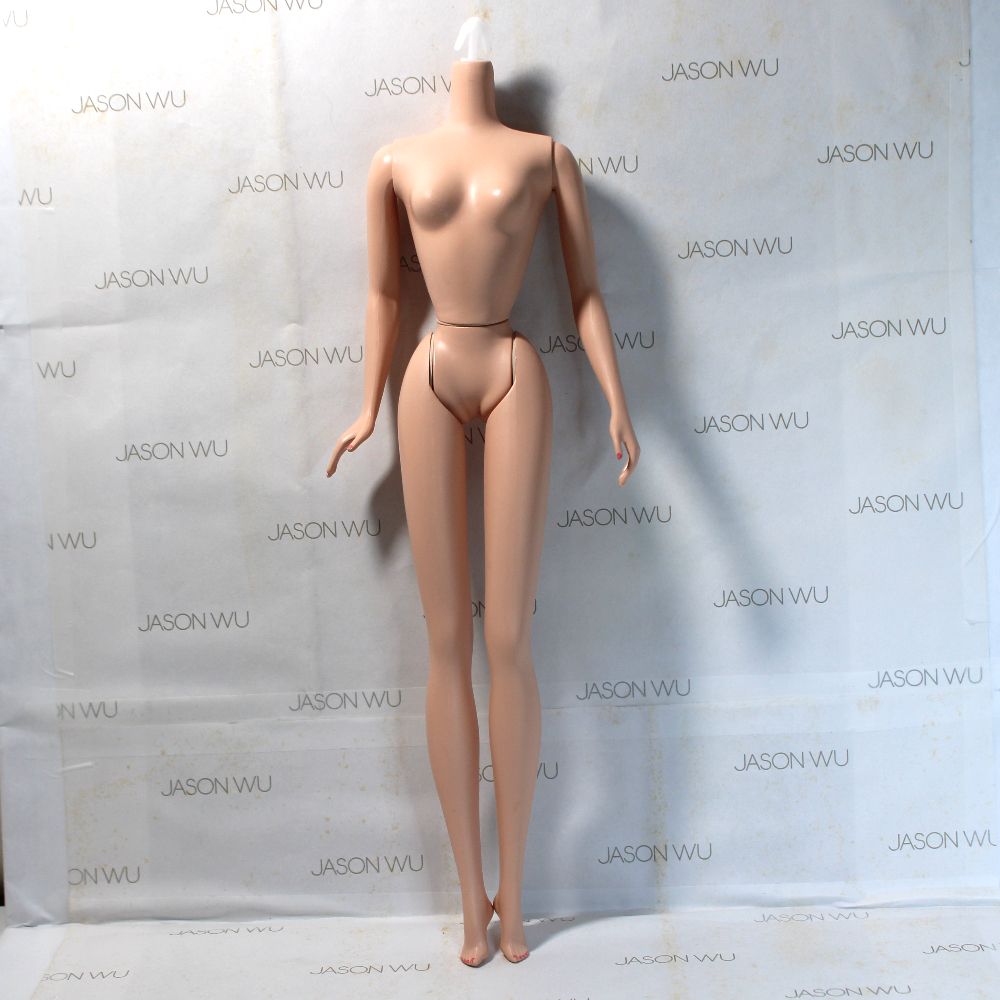 Silkstone: Barbie Fashion Model Collection "The Waitress" /2005 J8763 - (BODY ONLY)