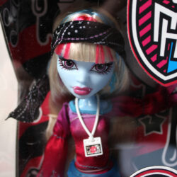 Monster High: G1 Abbey Bominable "Music Festival" /2012 Asst Y7692: Y7695 - (NRFB)