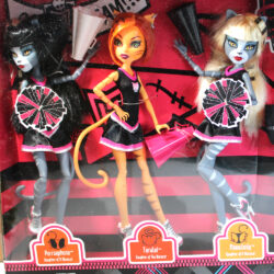 Monster High: G1 3-Doll Set Toys-R-Us Cheer Team Toralei & Purrsephone & Meowlody /2012 Y7297 - (NRFB #1)
