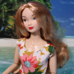 R&D: Susie Blonde Wavy Curls /2002-2004? - (Redressed)