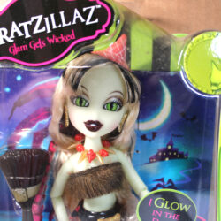 MGA: Bratzillaz Sashabella Paws "Midnight Beach" /2013 519232 - (NRFB)