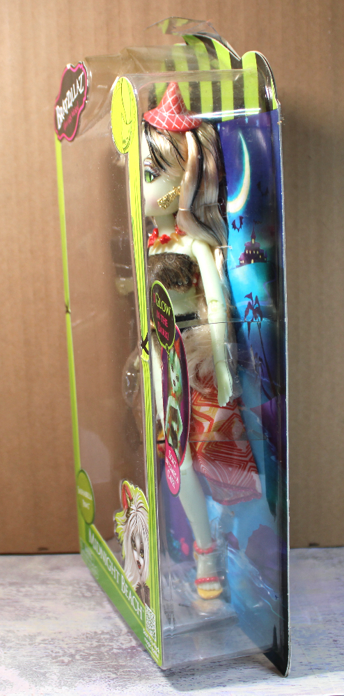 MGA: Bratzillaz Sashabella Paws "Midnight Beach" /2013 519232 - (NRFB) - Image 5
