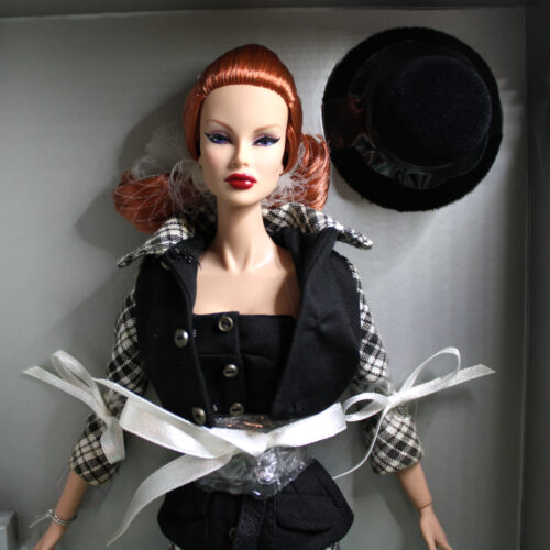 Dania Zarr: Premium Dressed Doll The Future Perfect Collection “Exclusive Interview” /2009 91207 - (NRFB)